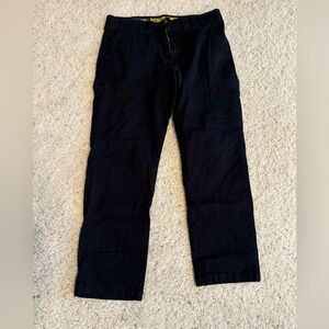 Lee Extreme Comfort with cargo zip pockets.‎ 36x32. Washed but never worn